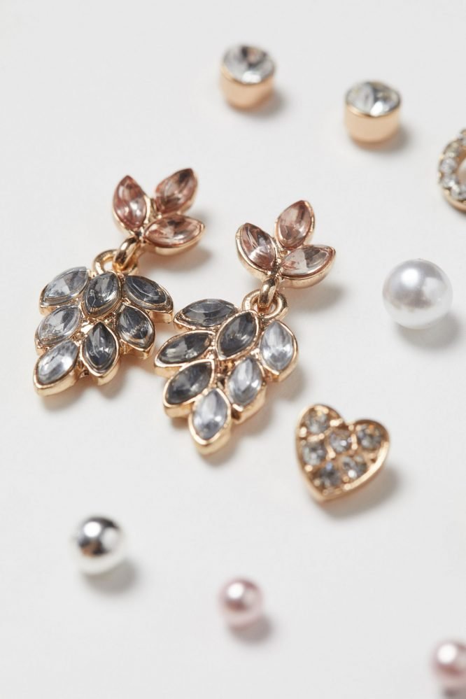 Blouse Top Shirt sweater sweatshirt dress pant trouser shorts socks sweatpants hoodie coat Jacket belt necklace bracelet earrings rings bag shoes scarf tie boxers clip pins formal suit skirt wallet