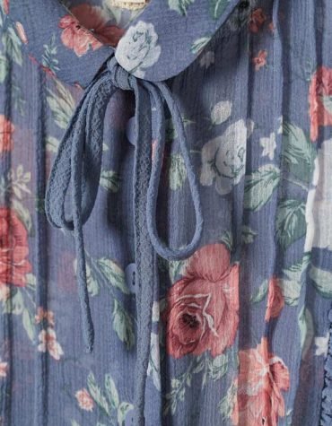 Blouse Top Shirt sweater sweatshirt dress pant trouser shorts sweatpants hoodie coat Jacket belt necklace bracelet earrings rings