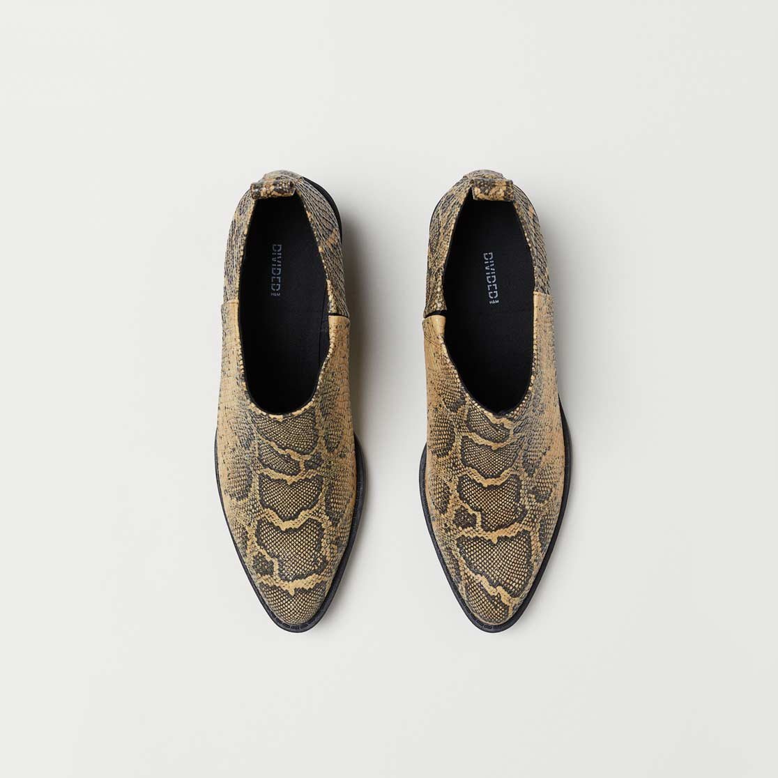 Blouse Top Shirt sweater sweatshirt dress pant trouser shorts sweatpants hoodie coat Jacket belt necklace bracelet earrings rings bag shoes