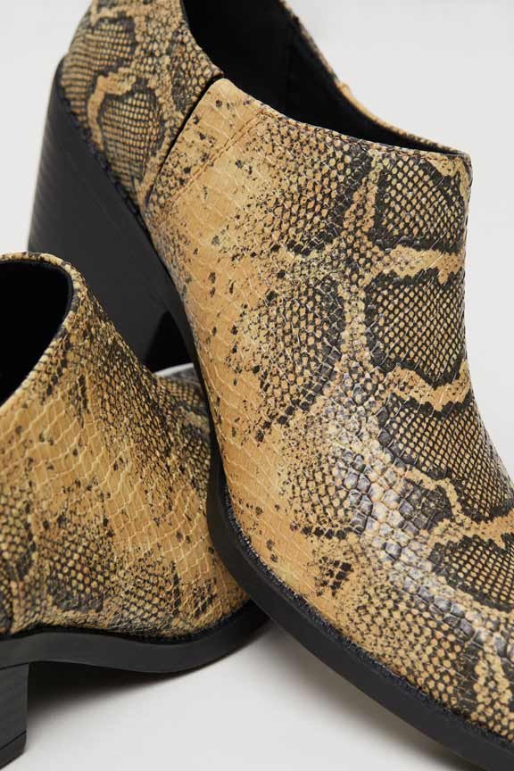 Blouse Top Shirt sweater sweatshirt dress pant trouser shorts sweatpants hoodie coat Jacket belt necklace bracelet earrings rings bag shoes