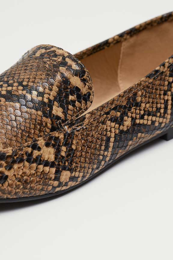 Blouse Top Shirt sweater sweatshirt dress pant trouser shorts sweatpants hoodie coat Jacket belt necklace bracelet earrings rings bag shoes