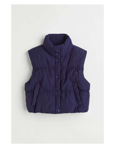 H&M Cropped puffer gilet with a high collar, press-studs down the front and welt front pockets. Lined.